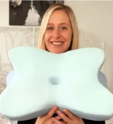 Amanda Wilson testimonial describing how the Derila Ergo pillow improved comfort and sleep posture